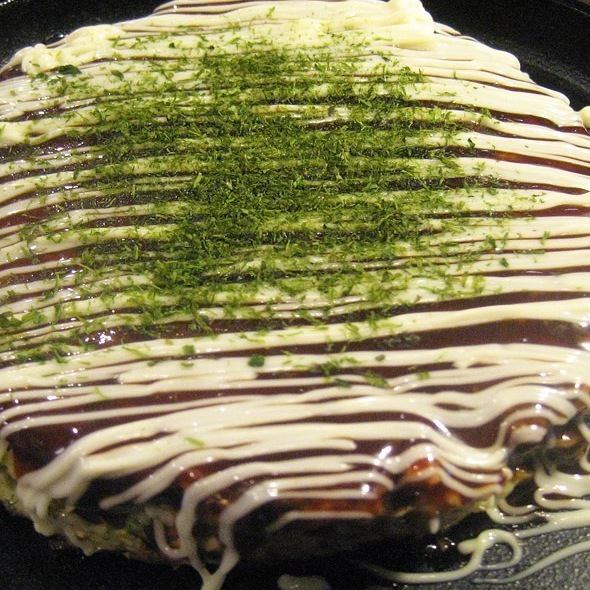 A teppanyaki restaurant that mainly serves okonomiyaki and monjayaki!