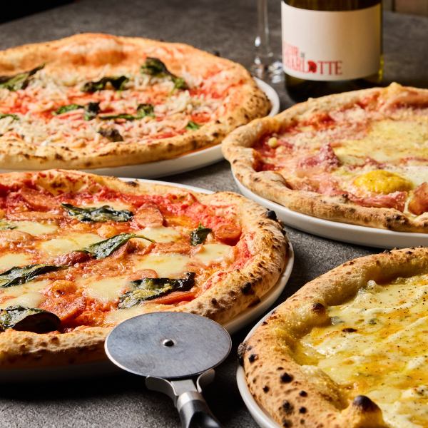 我们提供七种口味正宗、精致美味的披萨，全部采用披萨烤炉烘焙！我们推荐双拼口味，让您一次品尝两种不同的风味。