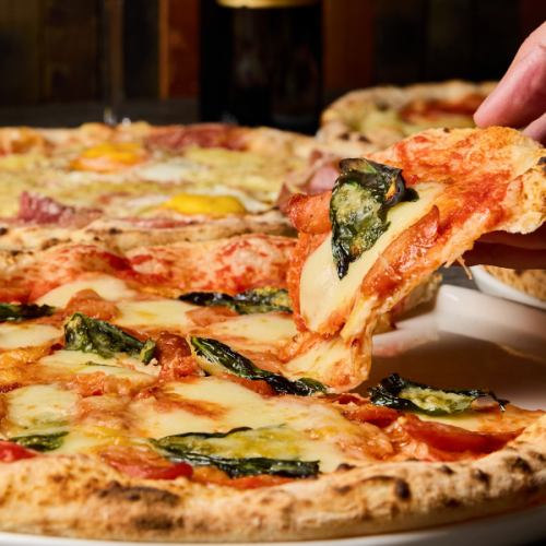 Weekday lunches include oven-baked pizza sets from 1,298 yen and pasta sets from 1,408 yen.