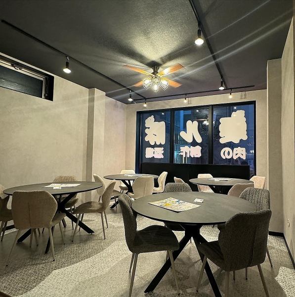 This private banquet is booked every month!It is held on one floor, so even if there are a large number of people, it is easy to move between seats, so even groups of 40 or more can enjoy themselves with ease.We are flexible in accommodating course budgets, so please feel free to consult with us if you are the organizer.You can also extend the banquet time and enjoy the after-party.