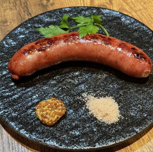 [Using rare cuts: extra-thick sausages made from Kumamoto Prefecture Sakurauma meat]