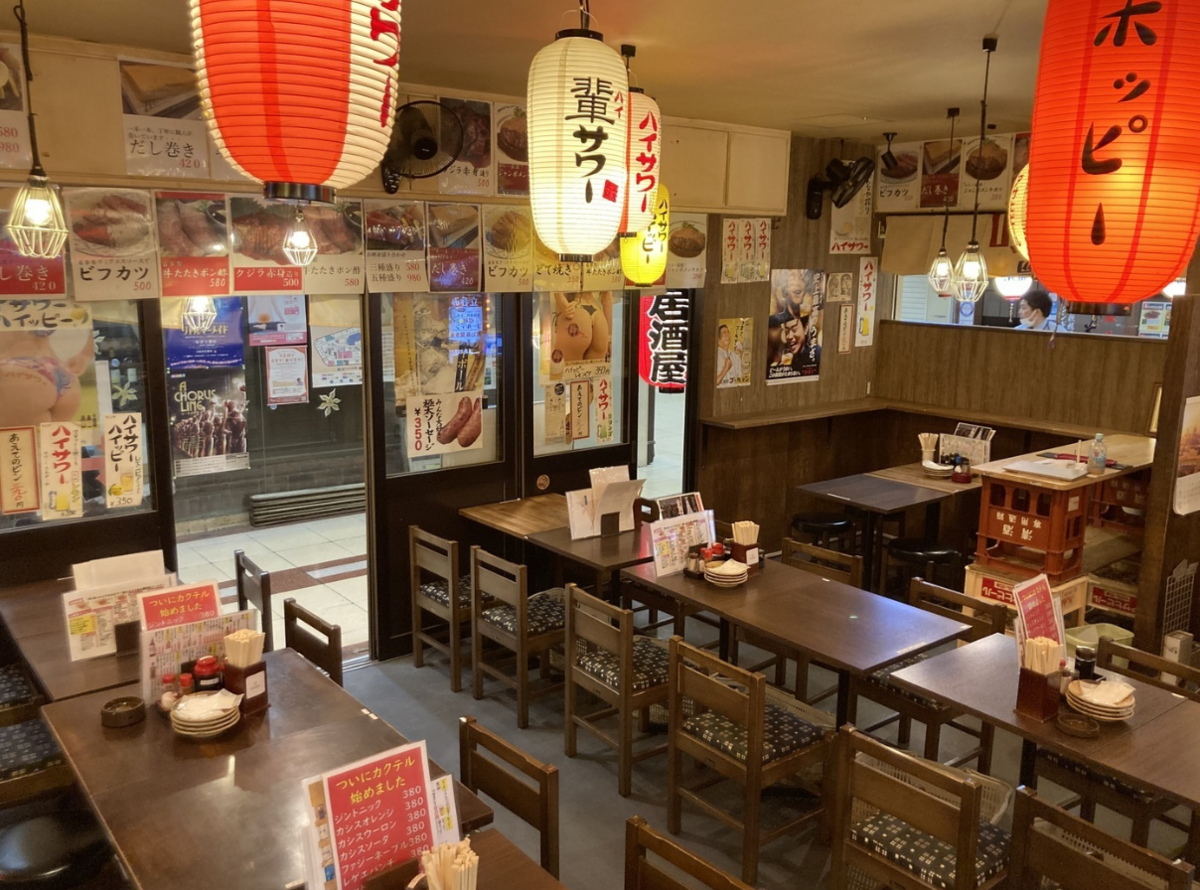 東梅田駅近くの活気ある大衆居酒屋!昼飲みにもおすすめです♪