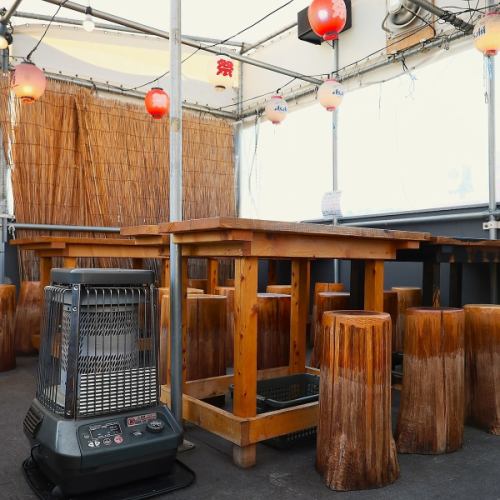 「屋上テラスに備え付けられたストーブで、快適に。」