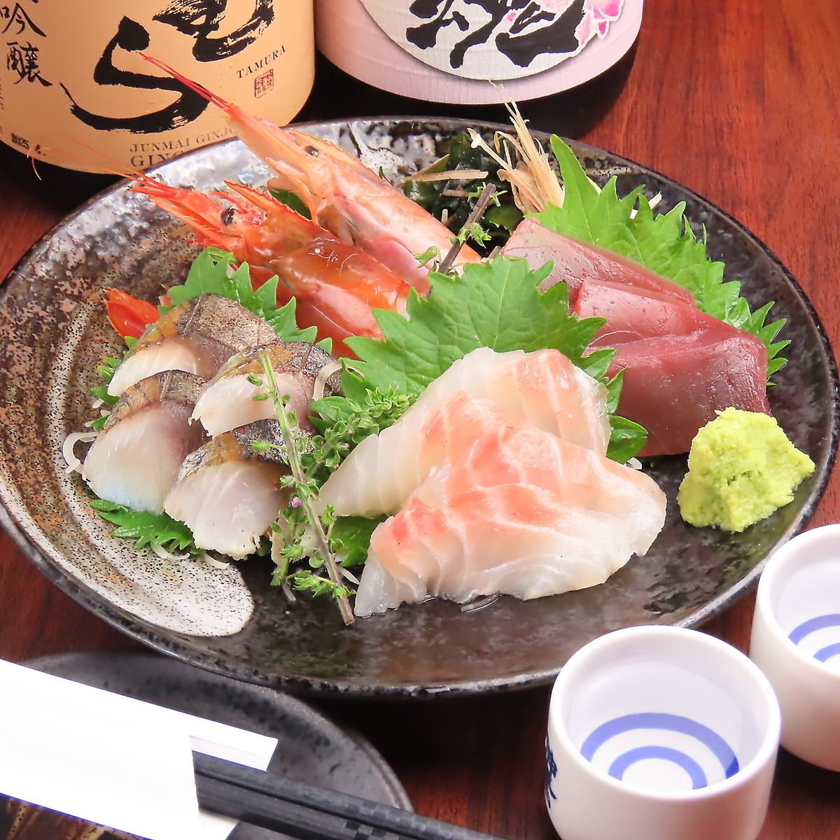 豪华套餐,包含7道丰盛菜肴,仅需4000日元(含税)!另含2.5小时畅饮