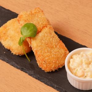 Hand-prepared fried white fish (2 pieces)