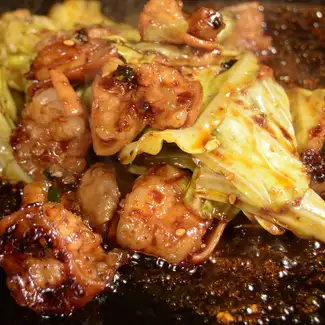 ピリ辛ホルモンのキャベツ包み焼き