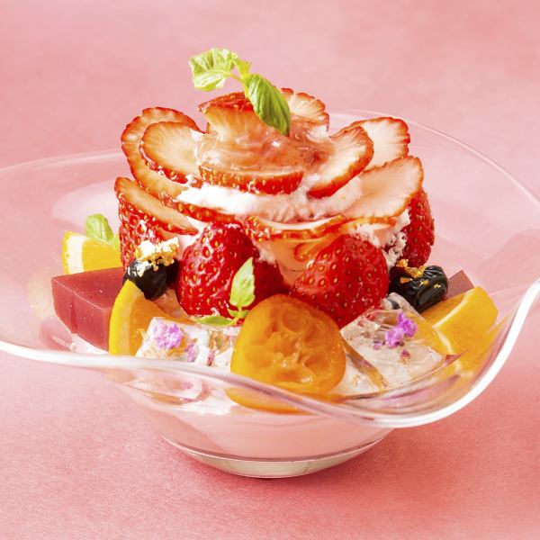 “Amaou Strawberry Parfait” *Seasonally limited