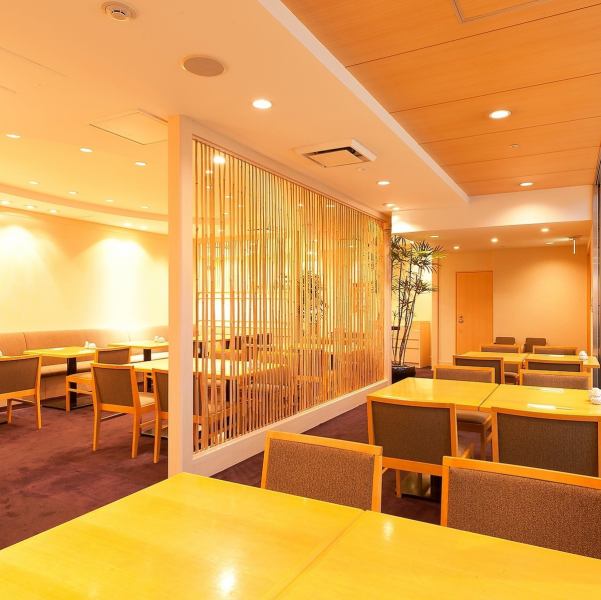 The spacious restaurant can also be used for lunch parties.We offer kaiseki cuisine using carefully selected ingredients.