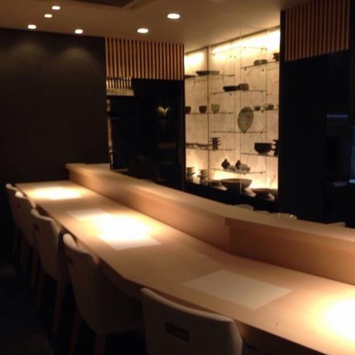 Relax at the high-quality counter seats...