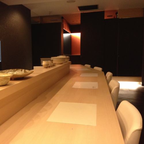 Relax at the high-quality counter seats...