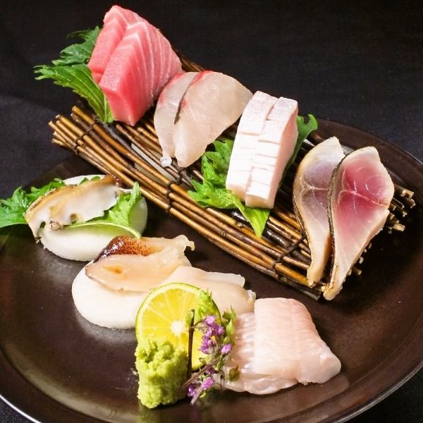 [Fresh fish] Today's sashimi platter (2 servings) *Changes depending on the stock of conger eel, clams, abalone, squid, yellowtail, mackerel, etc.