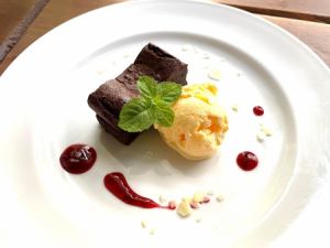 Rich gateau chocolate ~ served with vanilla ice cream ~