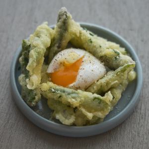 Asparagus fritters with runny egg