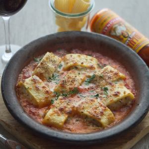 Grilled paccheri with ragu and tomato sauce