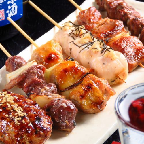 《 Bakkoshi的招牌菜單！烤雞肉串！Tsukune！豐滿多汁的♪》每瓶198日元（含稅）〜