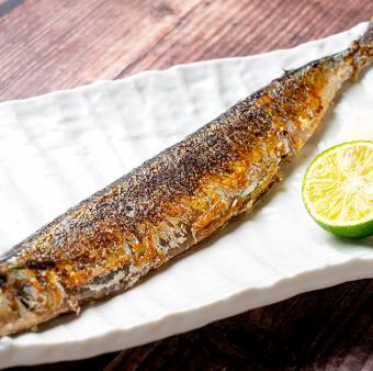 北海道秋刀魚の丸ごと一本焼きすだち添え