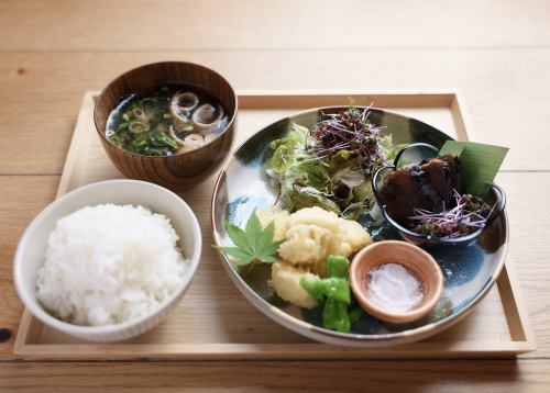 星鳗天妇罗和稻草烤鲣鱼套餐