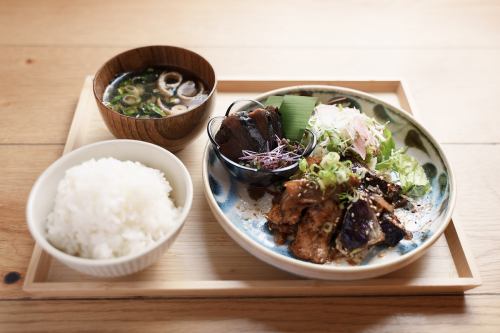 辣炒五花肉茄子配烤鲣鱼套餐