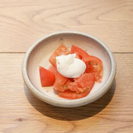 冷やしトマトと弓削牧場のフレッシュチーズ