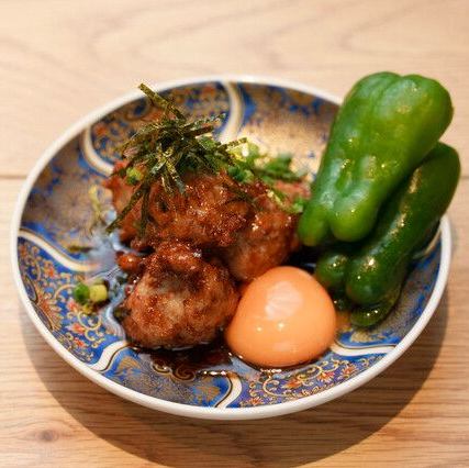 月見つくねとパリピ/Tsukune with raw egg and bell peppers