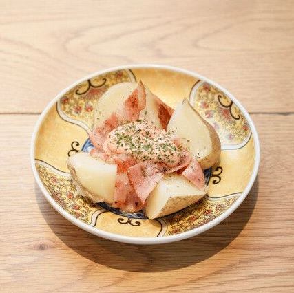 土豆配黄油和明太子蛋黄酱