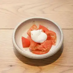 冷やしトマトと弓削牧場のフレッシュチーズ