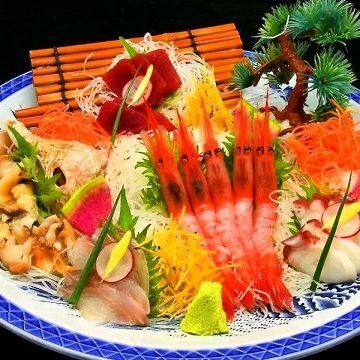 享受時令套餐，價格從 4500 日元起，包含無限暢飲！