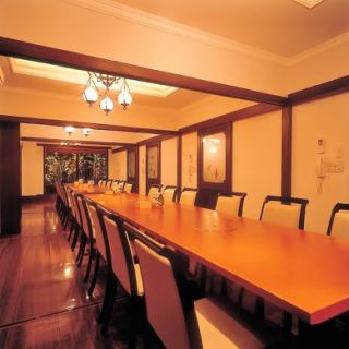 Private room table seats.Banquets here for up to 30 people.* The seats are for illustrative purposes only.