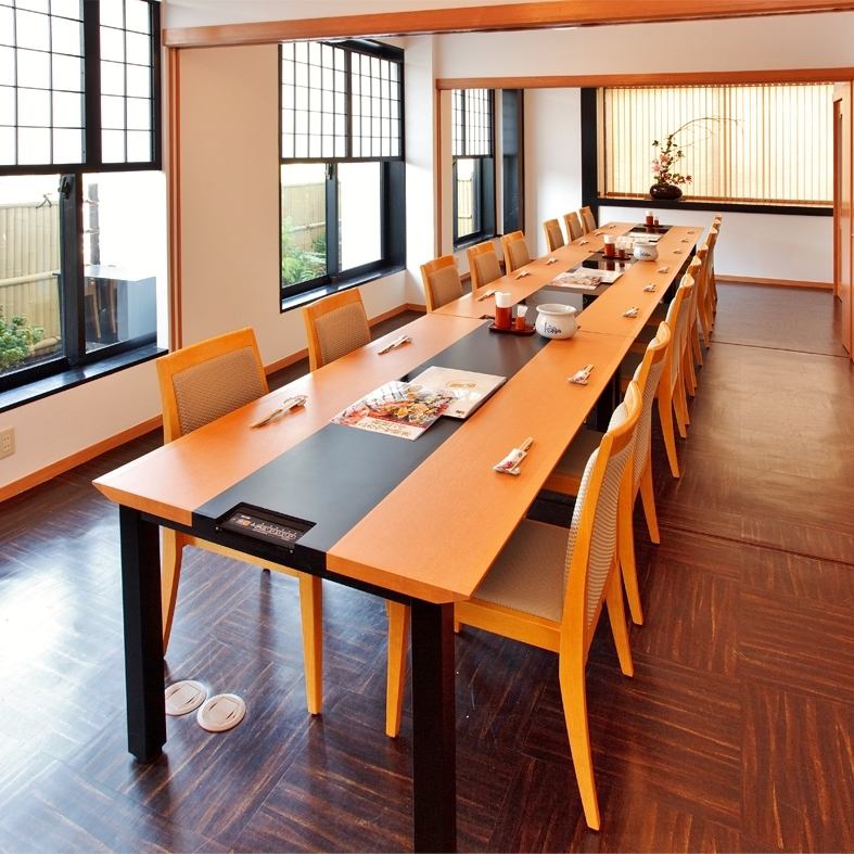 Private table room for up to 30 people, private room with sunken kotatsu for up to 50 people!