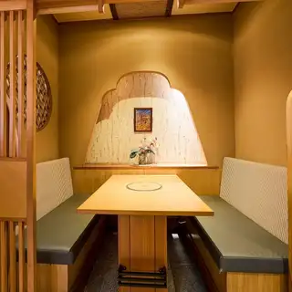 お手軽ランチから法事や接待、会社のお集まりやご友人同士の女子会にもご利用いただけます。少人数からの御利用も可能ですので、お気軽にご相談ください。