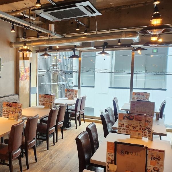 [Honde Pocha Nagoya Osu Branch] We have a TV playing K-POP inside the store! You can relax while watching your favorite K-POP♪ Have fun posting beautiful photos of the store on Instagram♪♪ The store has an atmosphere like a Korean food stall, so you can enjoy delicious food and have a wonderful time together on a date or with friends♪