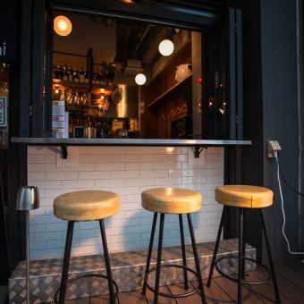Our terrace has six seats available.Pets are allowed, so you can enjoy your meal together while feeling the pleasant breeze.