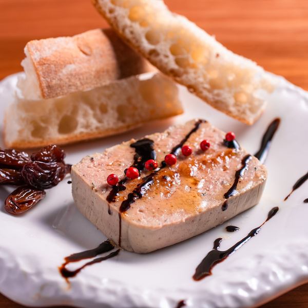 【自家製】じっくり寝かせたレバーはワインとの相性抜群！レバームース