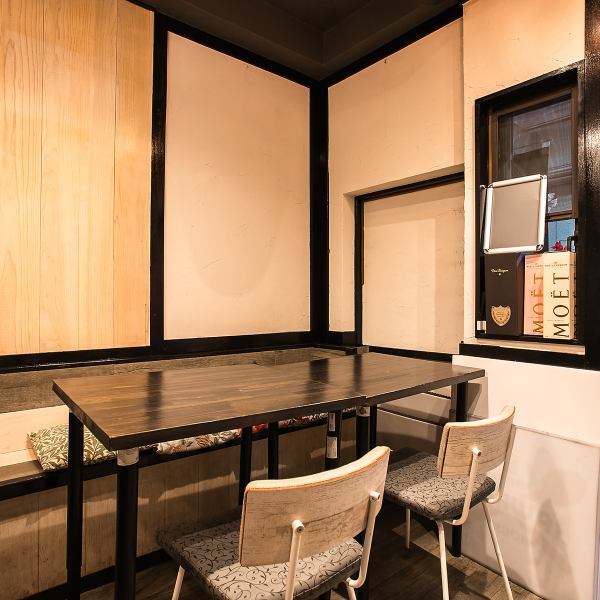 【カラオケも楽しめる♪】店内は広々としたスペースで、グループでのご利用にも最適です◎15時から18時まではカラオケもお楽しみいただけます♪明るくアットホームな雰囲気の中、気心知れたお仲間と共に美味しいお食事を囲んで楽しい時間をお過ごしください！おつまみやドリンクも豊富にご用意しております♪