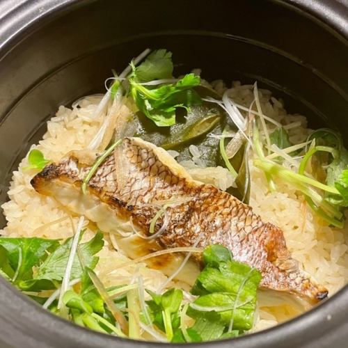 Sea bream clay pot rice (2 to 3 servings)