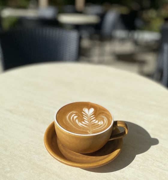 【こだわりのコーヒー】こだわりのコーヒーを使用したカフェラテをご賞味ください　450円(税込)