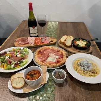 【2 시간 음료 무제한 포함】 본격! 메인 고기 요리와 피자 파스타도 맛볼 대만족 추천 코스