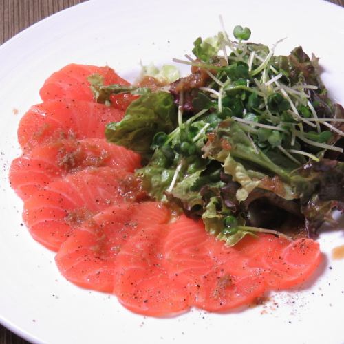 Salmon carpaccio salad style