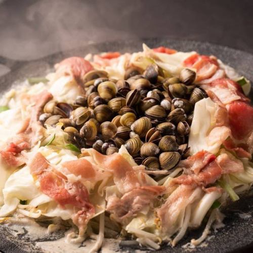 名物！しじみ炊き肉！もつ鍋も美味しいですが名物！しじみ炊き肉はお酒好きにも人気！