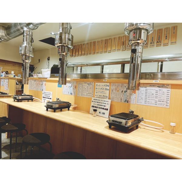 おひとり様のお食事にも、１～2名様のサク飲みにも最適なカウンターのお席は全7席！店長との会話を楽しみながら食事するも良し！テーブル席ではお連れ様と賑やかに焼肉をご堪能いただくも良し！肩肘張らずカジュアルにお楽しみいただけるお席です♪美味しいお肉を食べながら過ごす贅沢なひとときは、自分へのご褒美◎