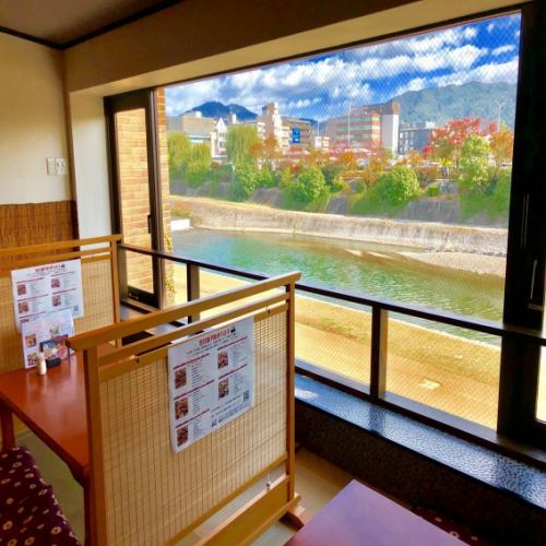 可以俯瞰京都鴨川四個季節的豪華座位♪