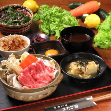 [Lunch set menu] Specially selected beef and vegetable small pot sukiyaki set♪