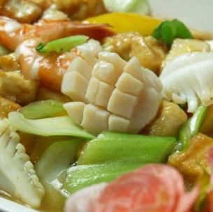 Stir-fried seafood and vegetables
