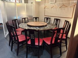 チャイナ雰囲気が満点 円卓テーブル30名様個室あり!!