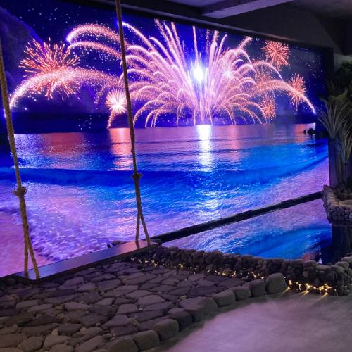 <p>【巨大な映像スクリーンとフォトゾーンをご用意】店内には、巨大な映像スクリーンが設置されており、ダイナミックな映像が空間を彩ります☆スクリーンの前にはフォトゾーンもご用意しておりますので、お友達同士で素敵なお写真を撮影することが可能です。</p>