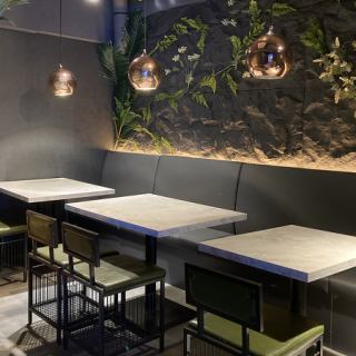 各テーブルには1名様～ご利用可能です。お一人様でのご来店も大歓迎です。女子会やママ友会、デートでのご利用にもおすすめです。