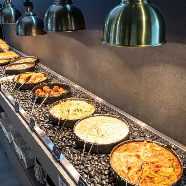 出来たてあつあつのお肉を存分に味わえるグリルコーナー◎