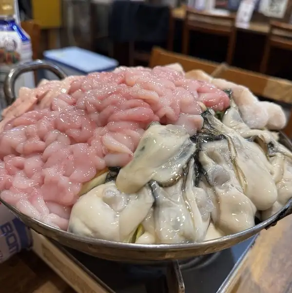 白子あん肝牡蠣がたっぷりのった通風鍋！