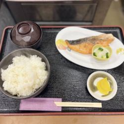 サーモン塩焼き定食