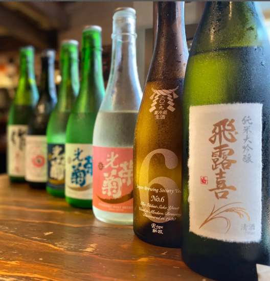 なかなか手に入らない日本酒も取り揃えております！